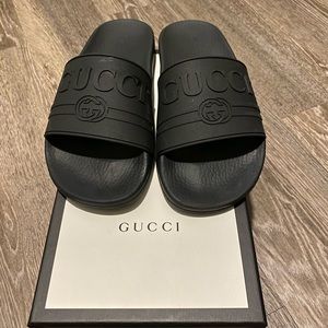 Black rubber Gucci slides
